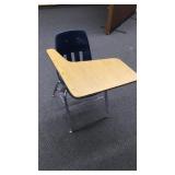 (4) SCHOOL DESKS (4) SCHOOL DESKS