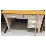 WOOD DESK MEASURES 40"L X 25"D X 30"T WOOD DESK MEASURES 40"L X 25"D X 30"T