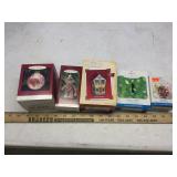(5) KEEPSAKE & HALLMARK CHRISTMAS ORNAMENTS (5) KEEPSAKE & HALLMARK CHRISTMAS ORNAMENTS