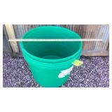 (4) GREEN PLASTIC FEED/WATER BUCKETS (4) GREEN PLASTIC FEED/WATER BUCKETS