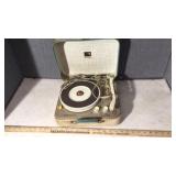 VICTROLA RCA VICTOR PORTABLE RECORD PLAYER