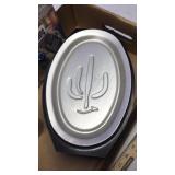 (6) HEATED CACTUS DINNER PLATES & MORE (6) HEATED CACTUS DINNER PLATES & MORE
