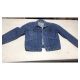 (4) LADIES JEAN JACKETS & VESTS (Sz. SM/MD.) (4) LADIES JEAN JACKETS & VESTS (Sz. SM/MD.)