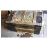 VINTAGE TRUNK MEASURES 30"L X 17"W X 21"T