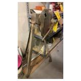 FREESTANDING SHOP VICE W/3 1/2in.W JAW