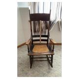 WOOD ROCKING CHAIR