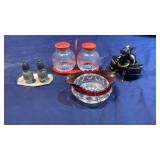 COLLECTIBLE SALT & PEPPER SHAKERS