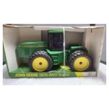 ERTL  J.D.8870 4WD TRACTOR 1/16 SCALE