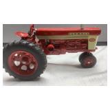 FARMALL 460 TOY TRACTOR (NO MARKINGS)