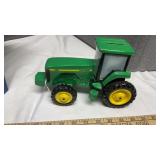 JOHN DEERE TRACTOR COLLECTABLE SAVINGS BANK