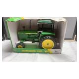 JOHN DEERE 4040 TRACTOR WITH CAB ERTL