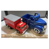 ERTL FORD C-800 &  FORD METAL TRUCK