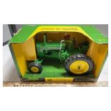 JD STYLED "G" WIDE FRONT TRACTOR