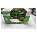 COLLECTOR CLASSICS J.D. 2520 TRACTOR 1/16 SCALE