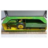 JD 2440 UTILITY TRACTOR WITH WAGON