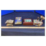 MUSIC BOXES & SNOW GLOBES