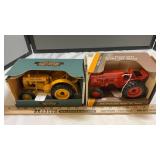 ERTL J.D. 1947 MODEL MI & J.D. 1936 MODEL BI