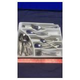 ASSORTED STAINLESS CUTLERY & KNIVES