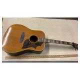 GIBSON GUITAR (NO STRINGS HAS DAMAGE)