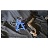 1 jack stand and hitch with ball