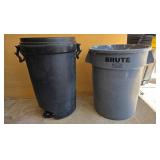 2 garbage cans, 1 lid