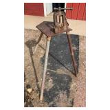 PIPE VICE ON STAND & OIL PAN