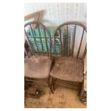 (4) WOOD CHAIRS & (2) LAWN CHAIRS