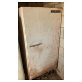 GE REFRIGERATOR W/VET SUPPLIES