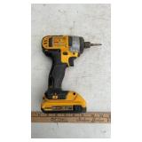 DEWALT 20 V DRILL & FLASH LIGHT (WORKS)