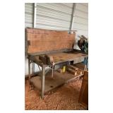 METAL WORK BENCH W/ VICE