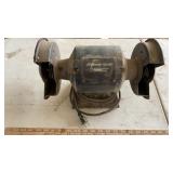 BLACK & DECKER 6" BENCH GRINDER (WORKS)