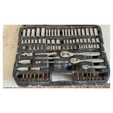 DEWALT WRENCH AND SOCKET SET