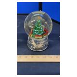 (8) ASSORTED CHRISTMAS SNOW GLOBES