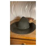 (7) LADYS HATS