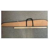 (3) RIFLE SOFT CASES AND (2) GRABBERS