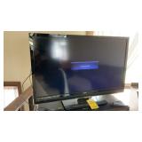 VIZIO 42" SMART TV W/ REMOTE