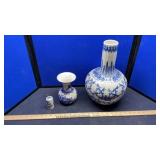(2) VASES & CHINESE SNUFF BOTTLE