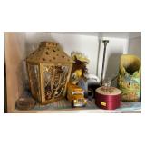 (2) LIGHTED LAMPS, VASES & DECOR