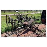 HORSE- DRAWN 2 ROW CORN PLANTER