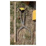 TIE TONGS, REBAR PIECES & WOOD BLOCKS