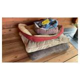 (4) PET BEDS & PET BLANKETS