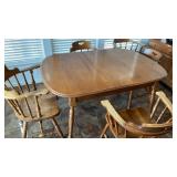 COLONIAL MAPLE KITCHEN TABLE W/ (5) CHAIRS