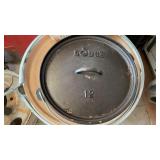 LODGE CAST IRON DUCH OVEN