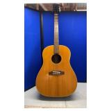 GIBSON ACOUSTIC GUITAR W/ CASE