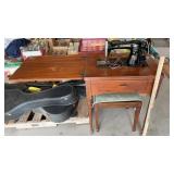 SINGER ELECTRIC SEWING MACHINE W/ STOOL