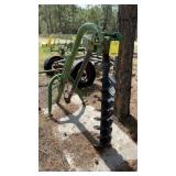 JOHN DEERE THREE POINT POST HOLE DIGGER
