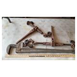 LARGE RIDGID ALUMINUM WRENCH AND (2) CHAIN BINDERS