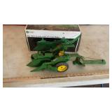 JOHN DEERE 4020 WITH 237 CORN PICKER TOY TRACTOR