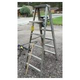 6ft. ALUMINUM LADDER