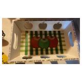 APPLE TRAY, VASES & PINK GLASSES